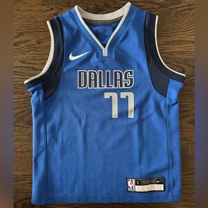 Dallas Mavericks Luka Dončić kids jersey. Size Large (7).